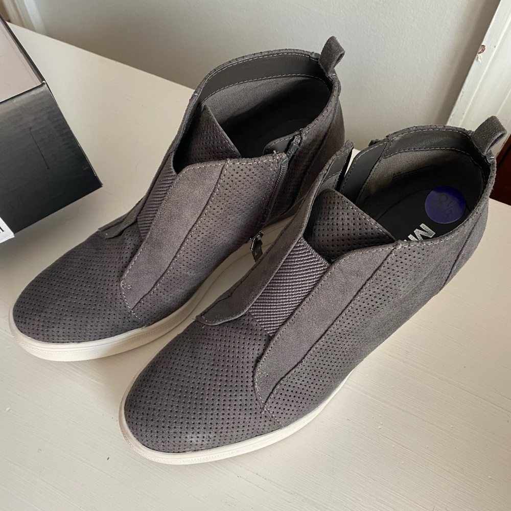 Mia Grey Arianna platform wedges, size 8.5